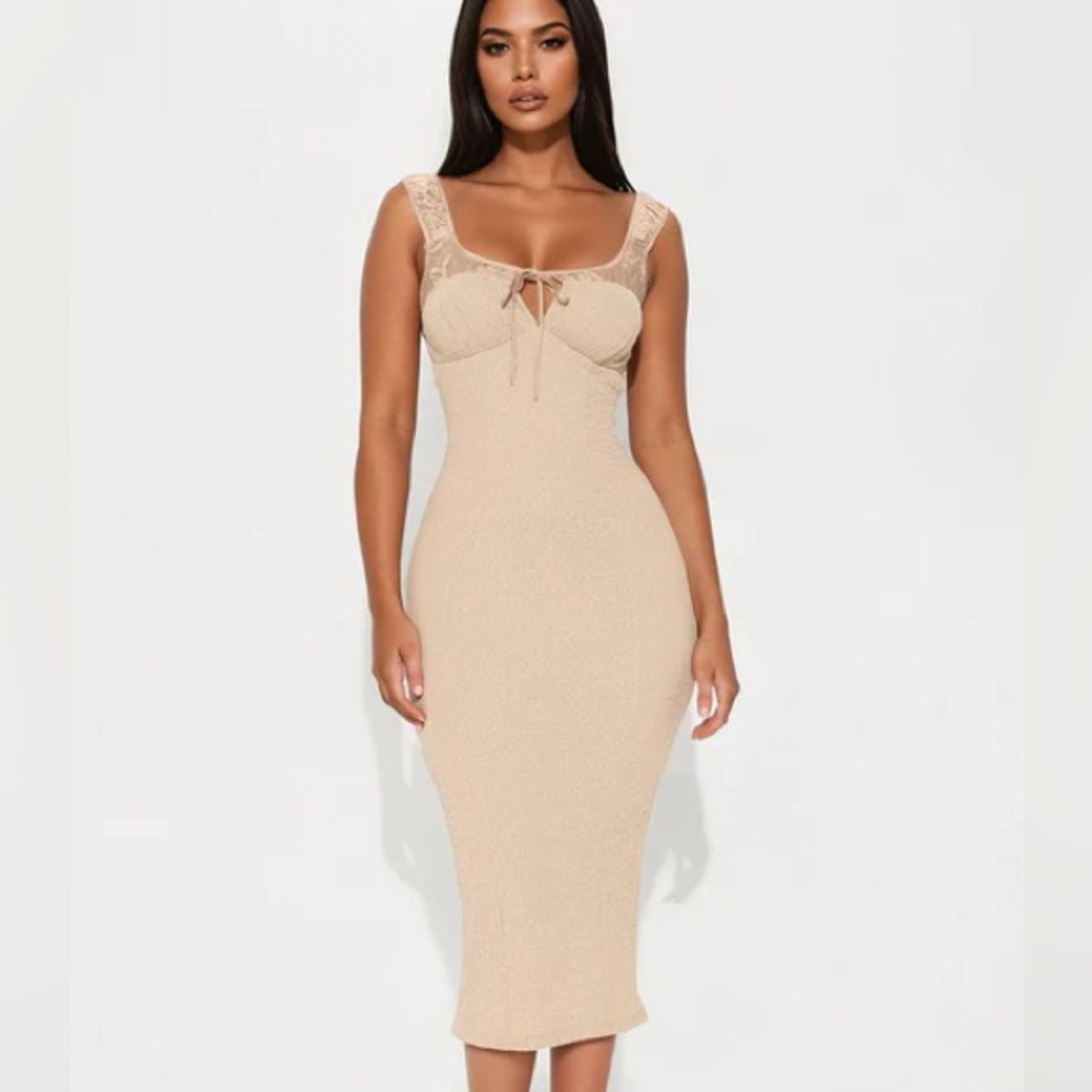 Maybelle Textured Midi Dress NEW 🏷️